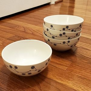 4 Thompson Pottery black and white soup 🍲 bowls with black flowers 🌼